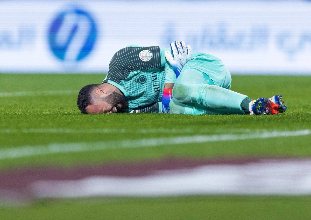 

أوسبينا بعد إصابته في مباراة الشباب