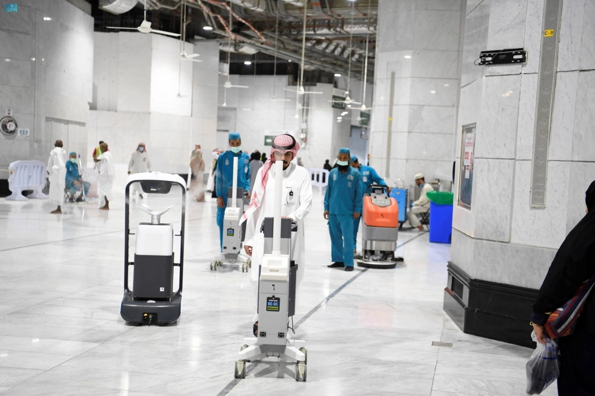 

روبوت التعقيم والتنظيف بالمسجد الحرام