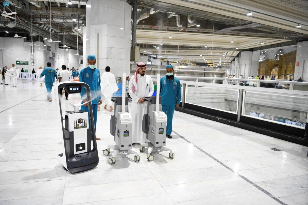 الروبوت في خدمة ضيوف الرحمن (مكة)