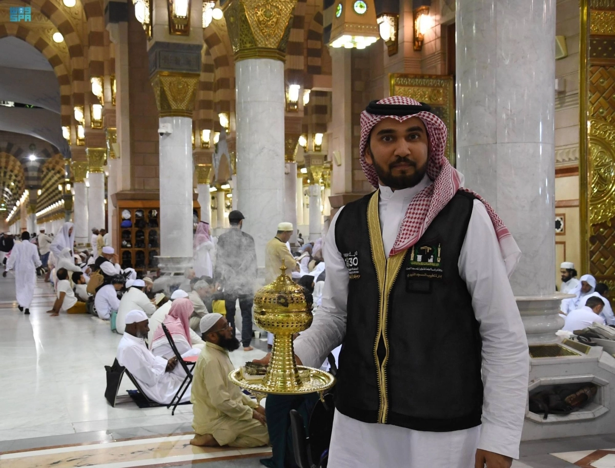 

تطييب أرجاء المسجد النبوي                 (مكة)