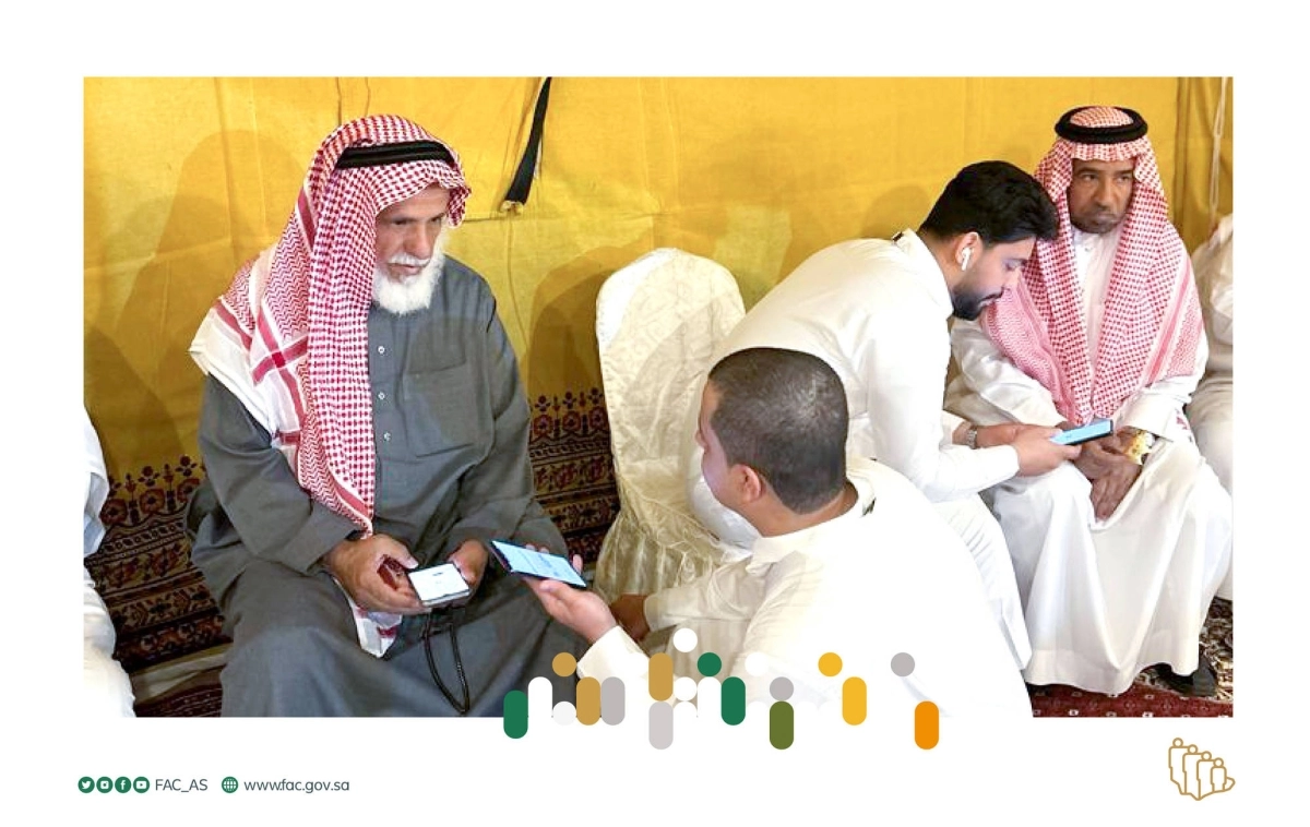 

شباب يدربون كبار سن على التقنيات الحديثة