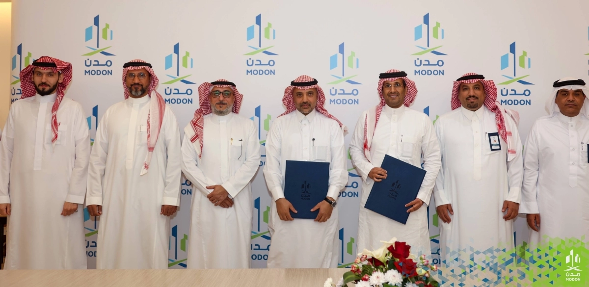 

على هامش توقيع الاتفاقية