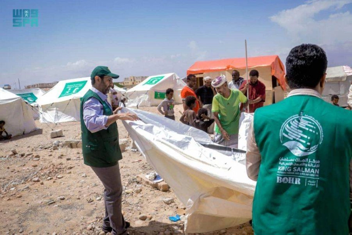 

مركز الملك سلمان للإغاثة ينصب خياما للمتضررين                                     (واس)