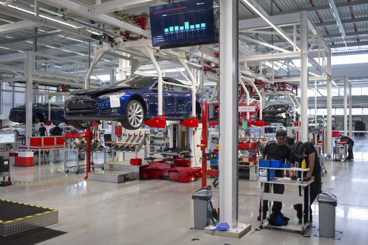 

 أحد خطوط إنتاج تسلا