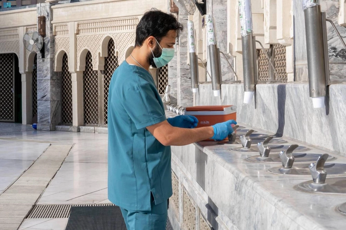 

فحوصات مخبرية لماء زمزم                         (مكة)