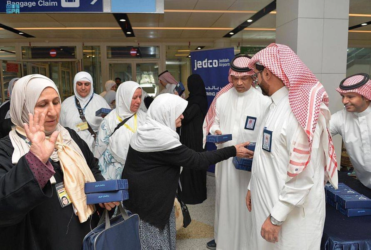 أول رحلة من العراق تصل مطار جدة