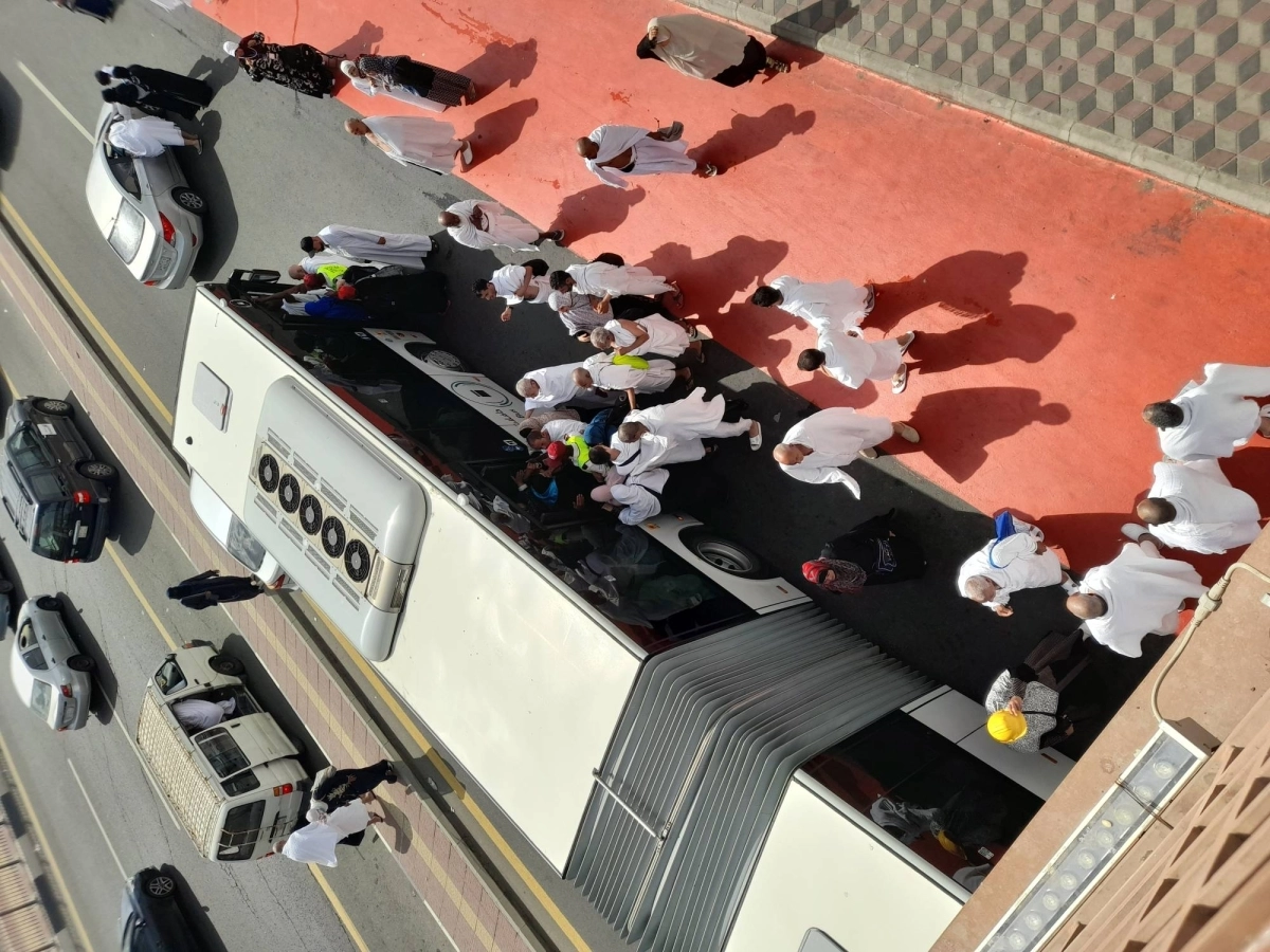 

زحام على حافلات نقل المعتمرين                     (مكة)