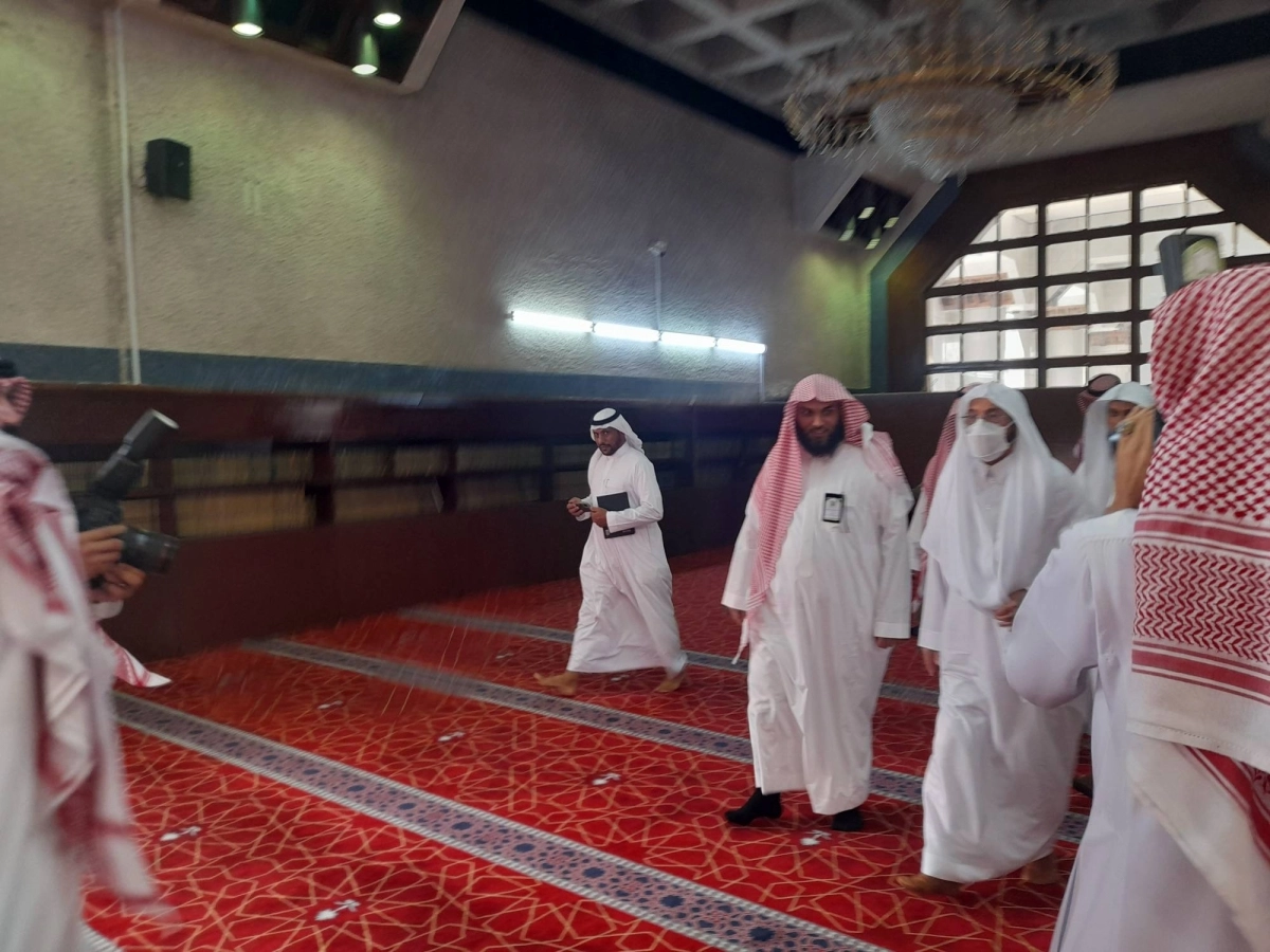 وزير الشؤون الإسلامية خلال جولته بمسجد التنعيم (مكة)