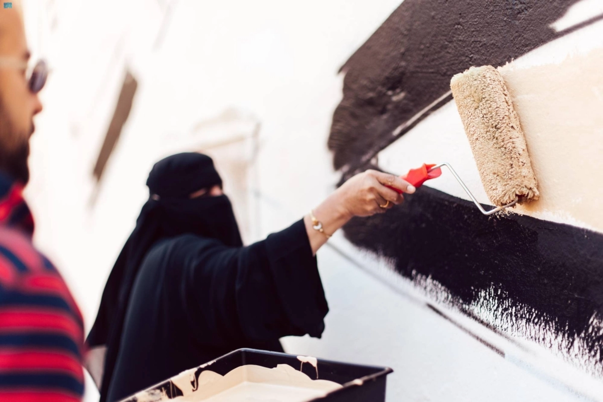  سيدة تقوم بعملها خلال حصة تدريبية (مكة)