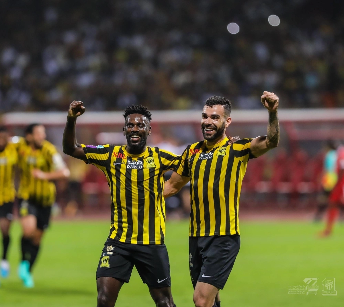 هنريكي يحتفل بهدفه الثاني