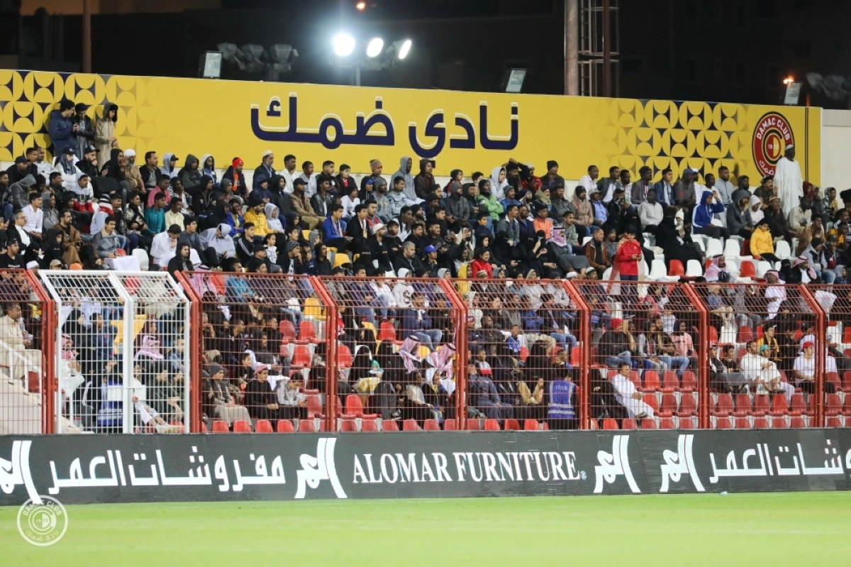 

جمهور ضمك خلال مباراة العدالة