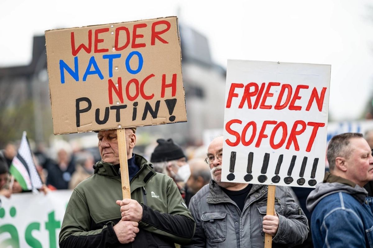 

محتجون يرفضون الحرب على أوكرانيا                   (د ب أ)