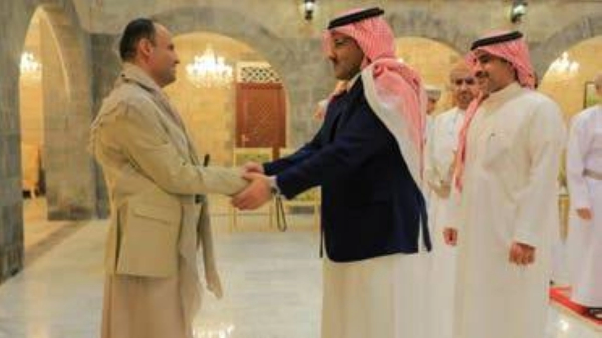 

السفير آل جابر خلال لقائه مع الحوثيين        (مكة)