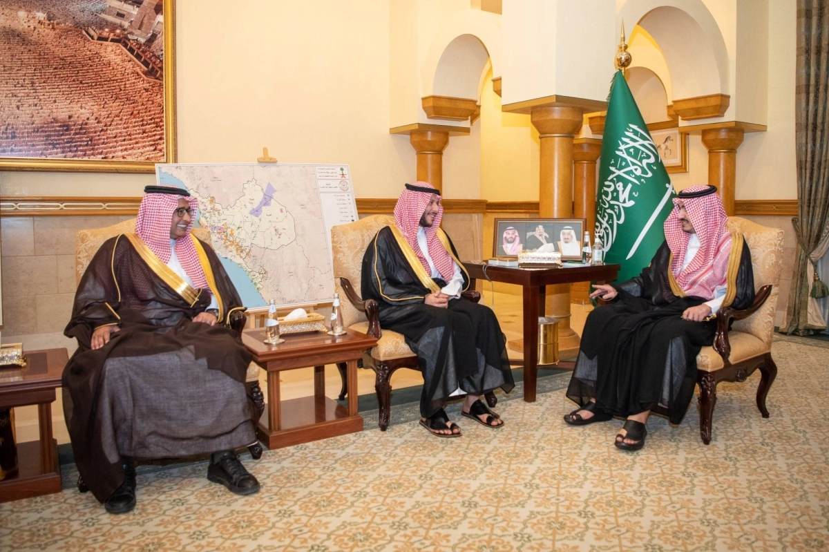 وخلال استقباله محافظ الطائف