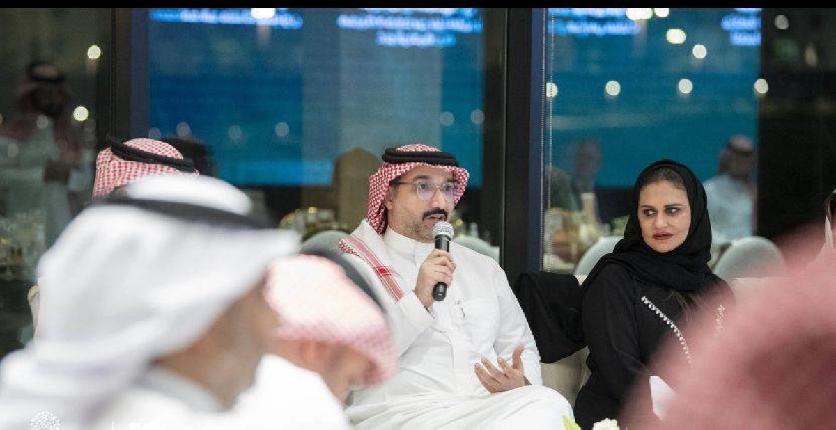 

بدر البدر يلقي كلمته في اللقاء                                   (مكة)