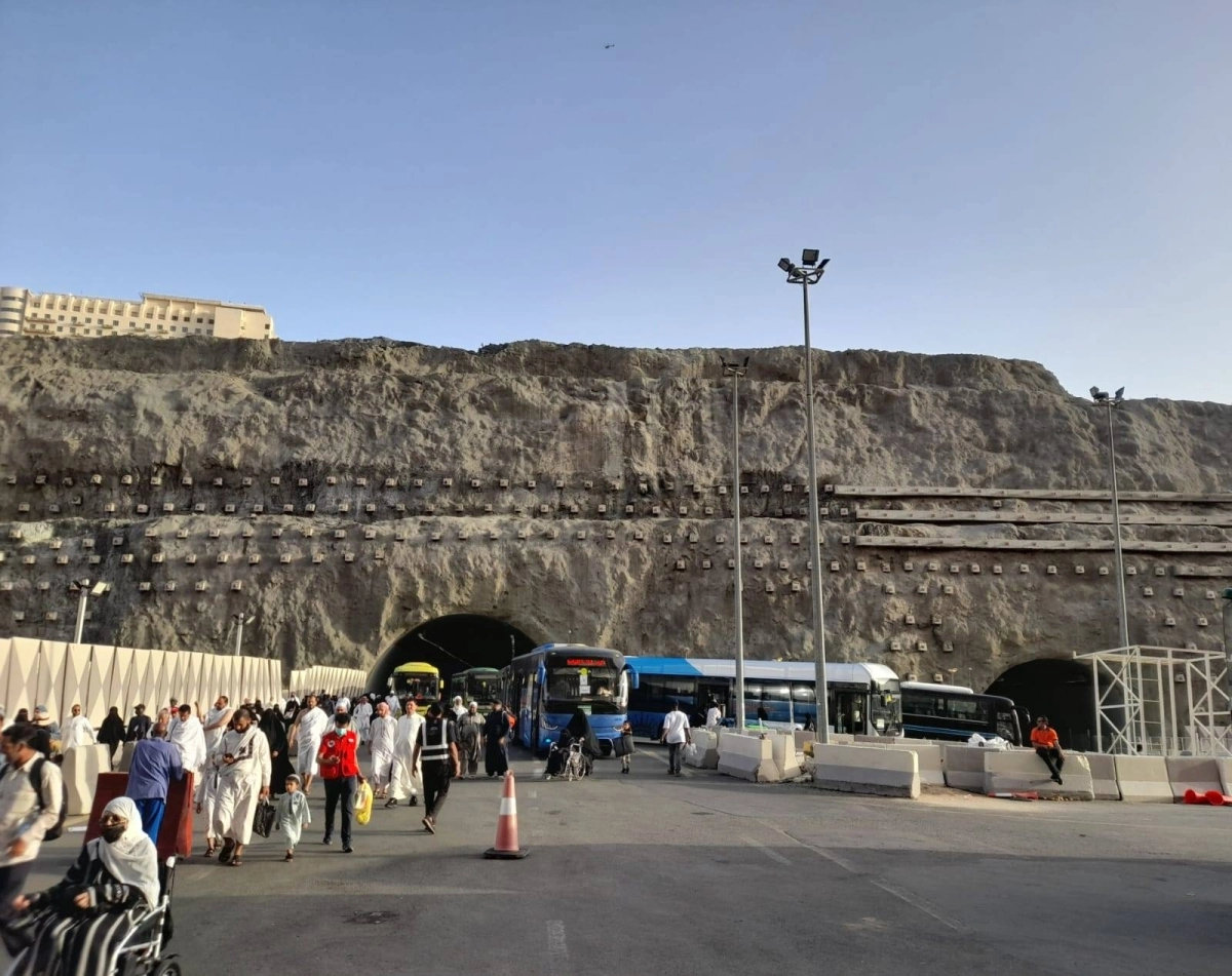 

تقليص رحلة الوصول للحرم عبر النفق                                                  (مكة)