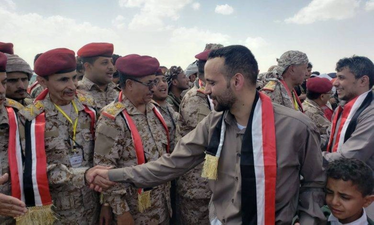 

أسرى عائدون إلى عدن                                       (مكة)