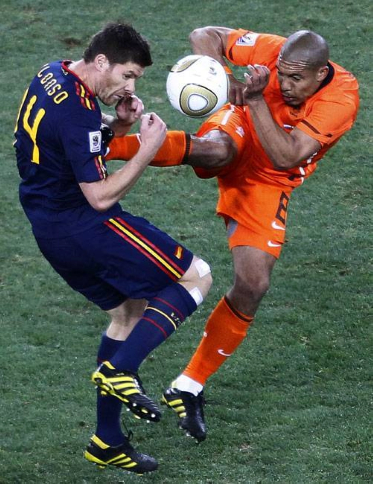 نايجل يونج يضرب الونسو