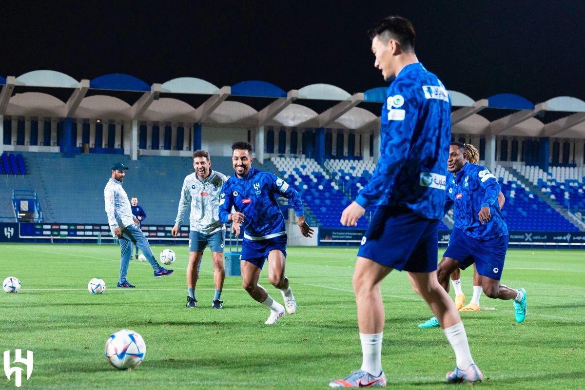 سالم الدوسري تقدم تدريبات الهلال