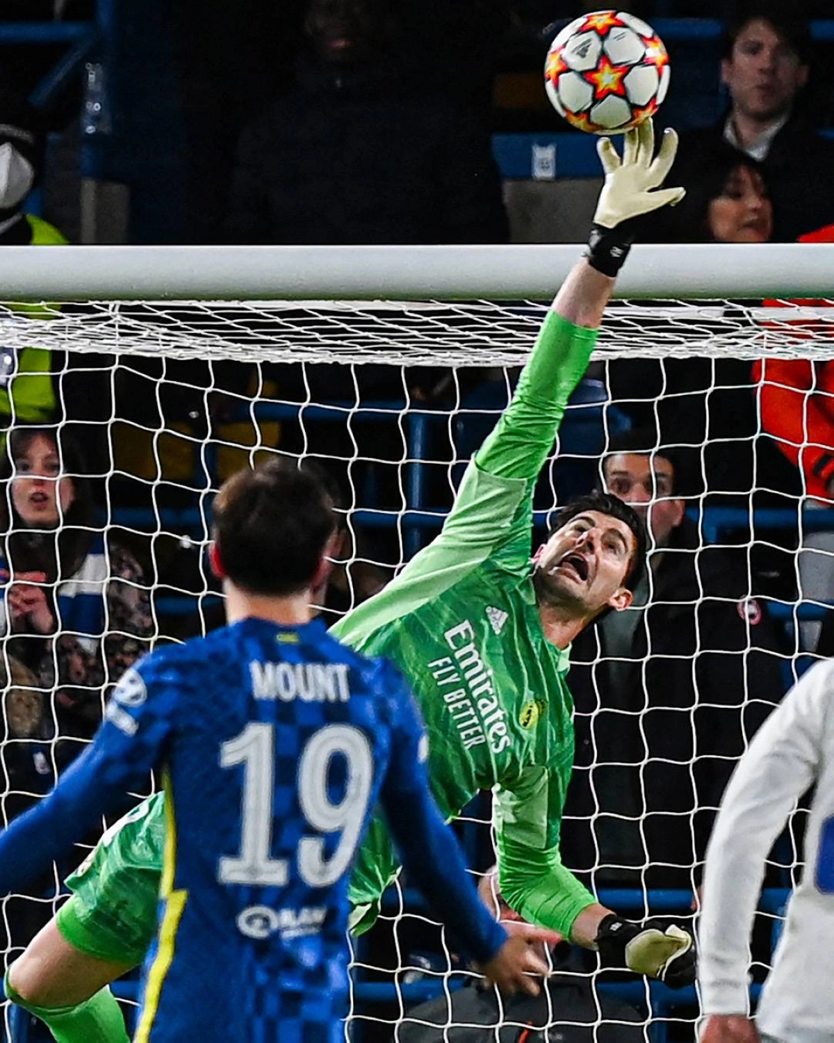 

جانب من تصديات كورتوا