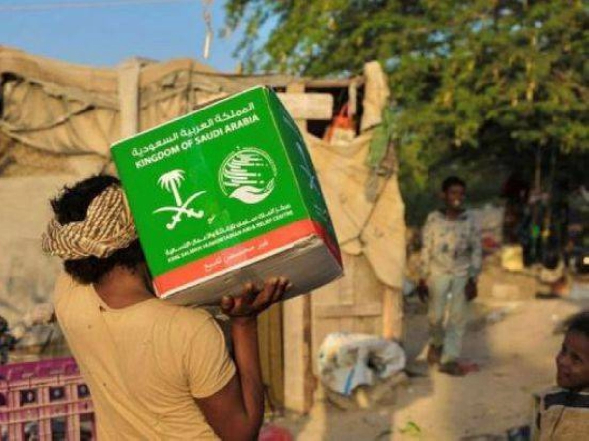 

توزيع السلال في المناطق المتضررة من الأمطار                            (مكة)