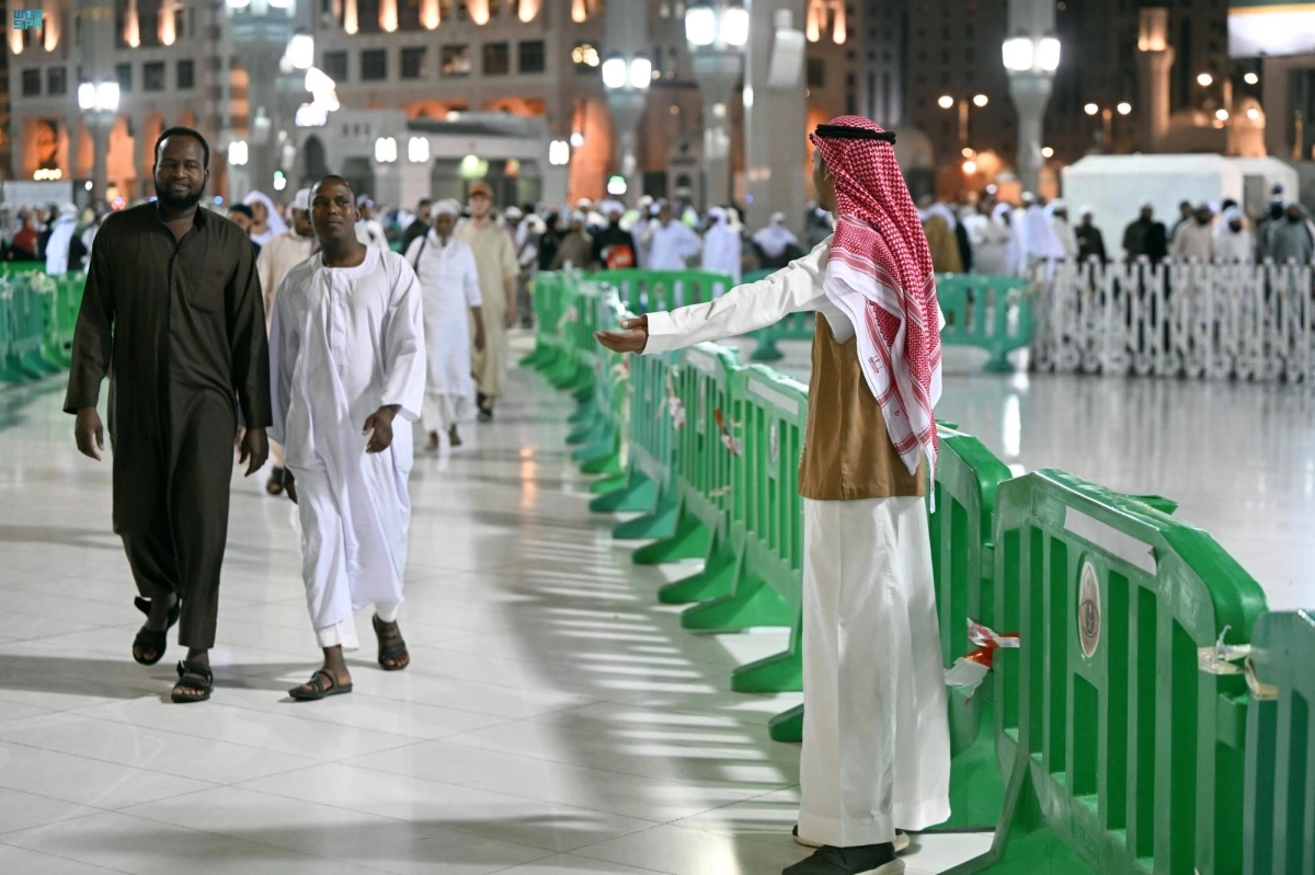 

تنظيم حركة الحشود بالمسجد النبوي                (مكة)