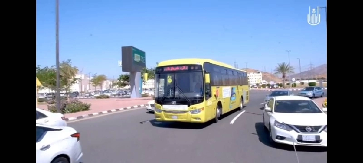 إحدى حافلات نقل الطلاب (مكة)