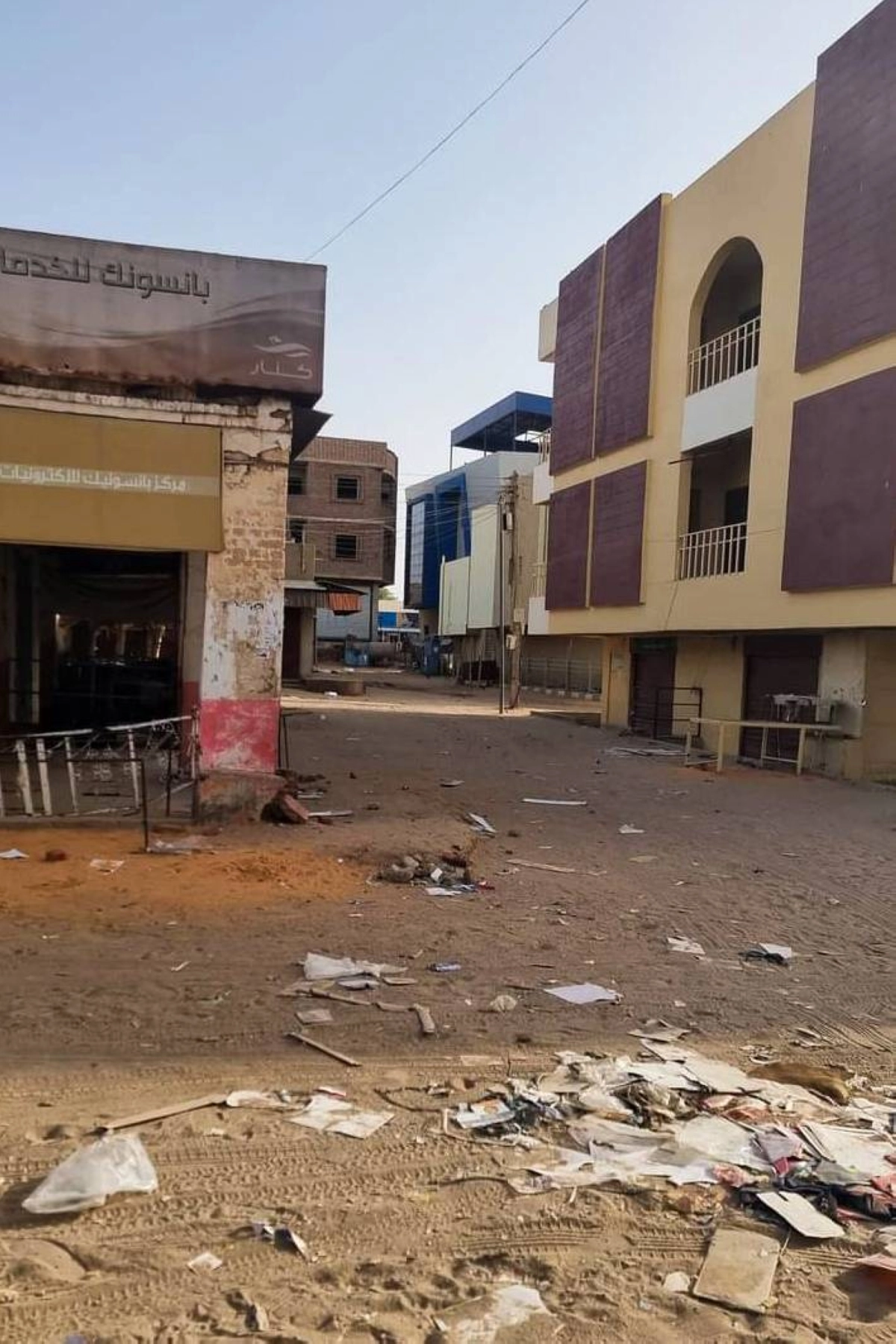 آثار الدمار في شوارع العاصمة