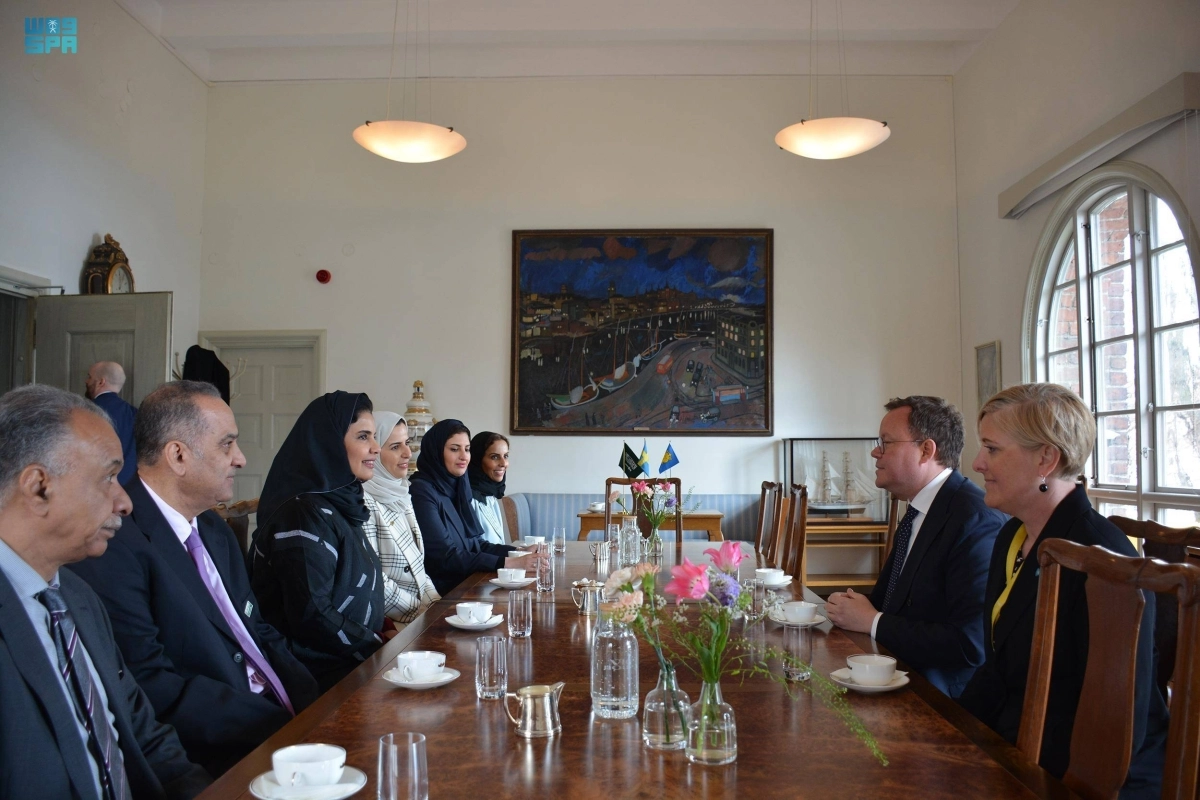 

وفد الشورى خلال اللقاء                                     (واس)