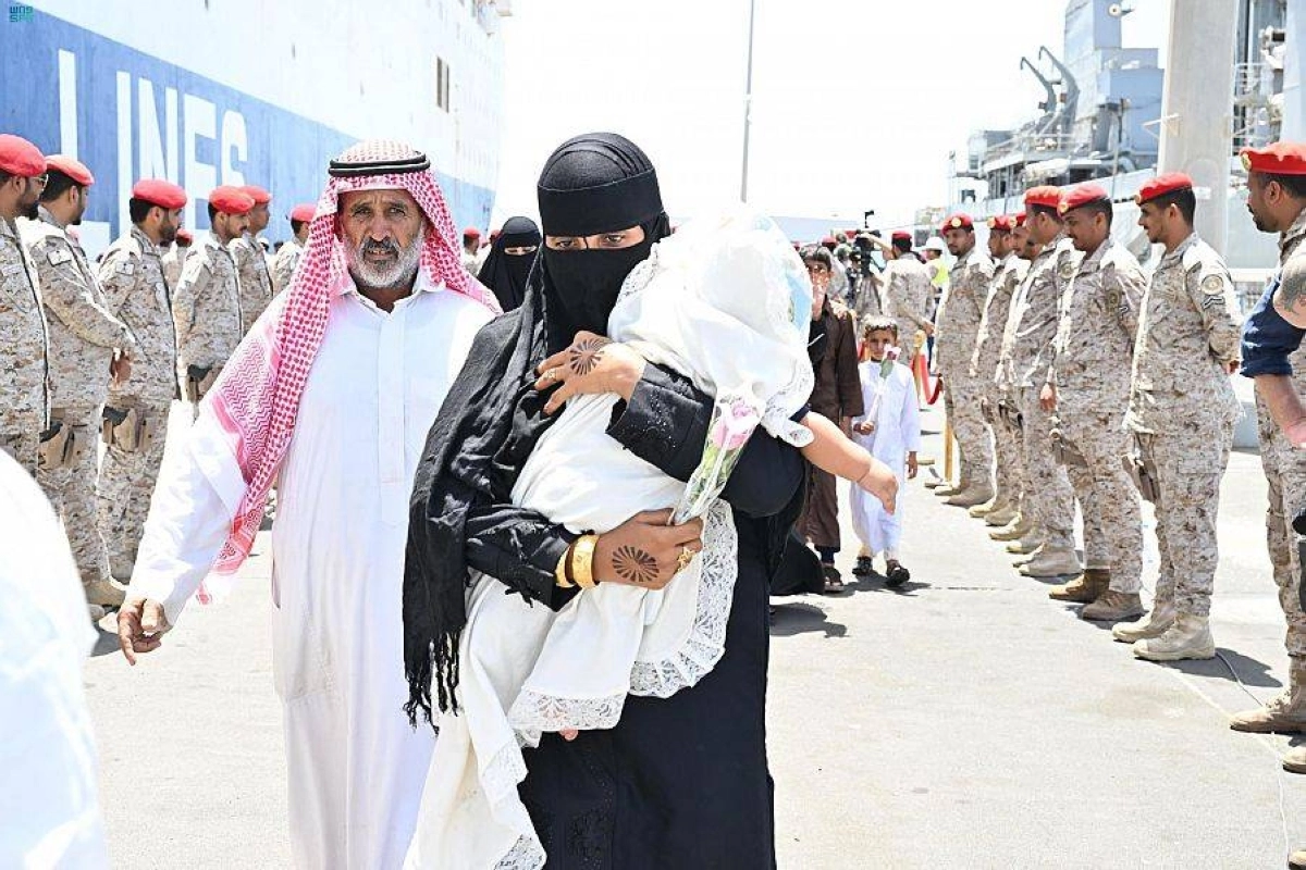 القوات البحرية تستقبل أسرة عائدة من السودان (واس)