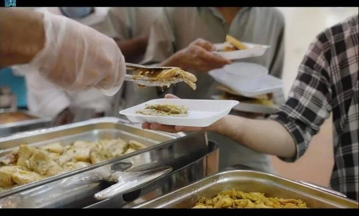 

تقديم الفائض للمستفيدين                             (مكة)