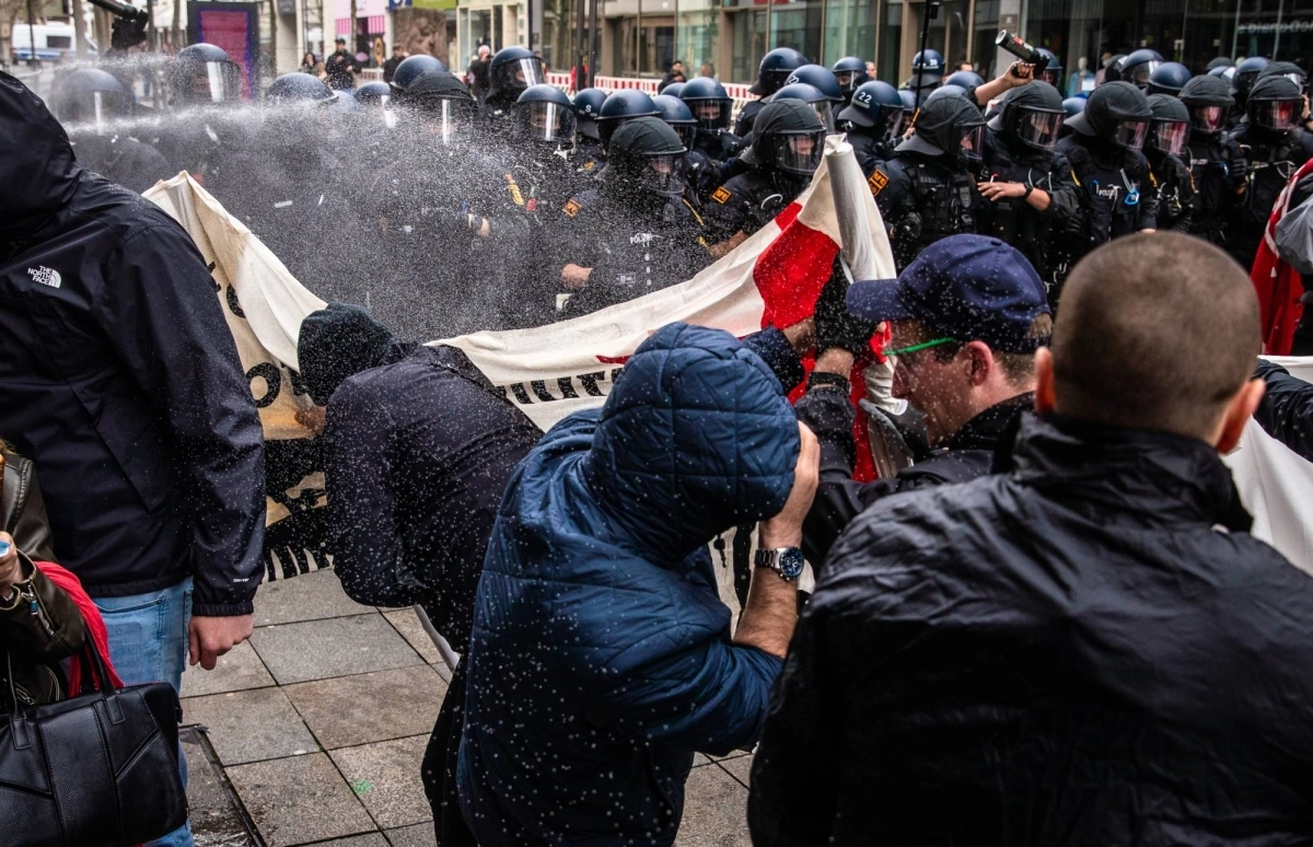 

اشتباكات بين الشرطة والمتظاهرين في ألمانيا        ( د ب أ)