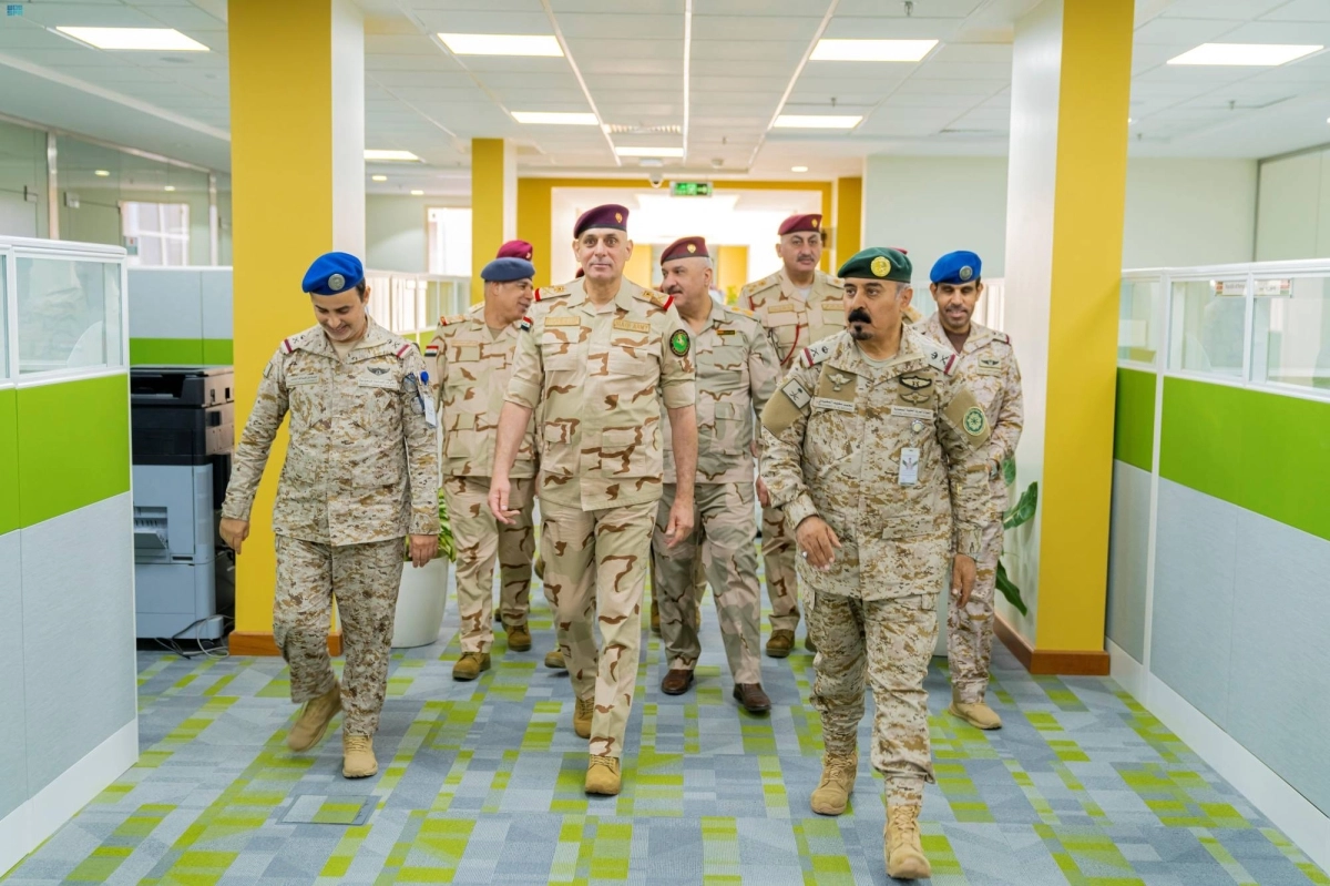 

قادة التحالف مع مدير الاستخبارات العسكرية العراقية                   (مكة)