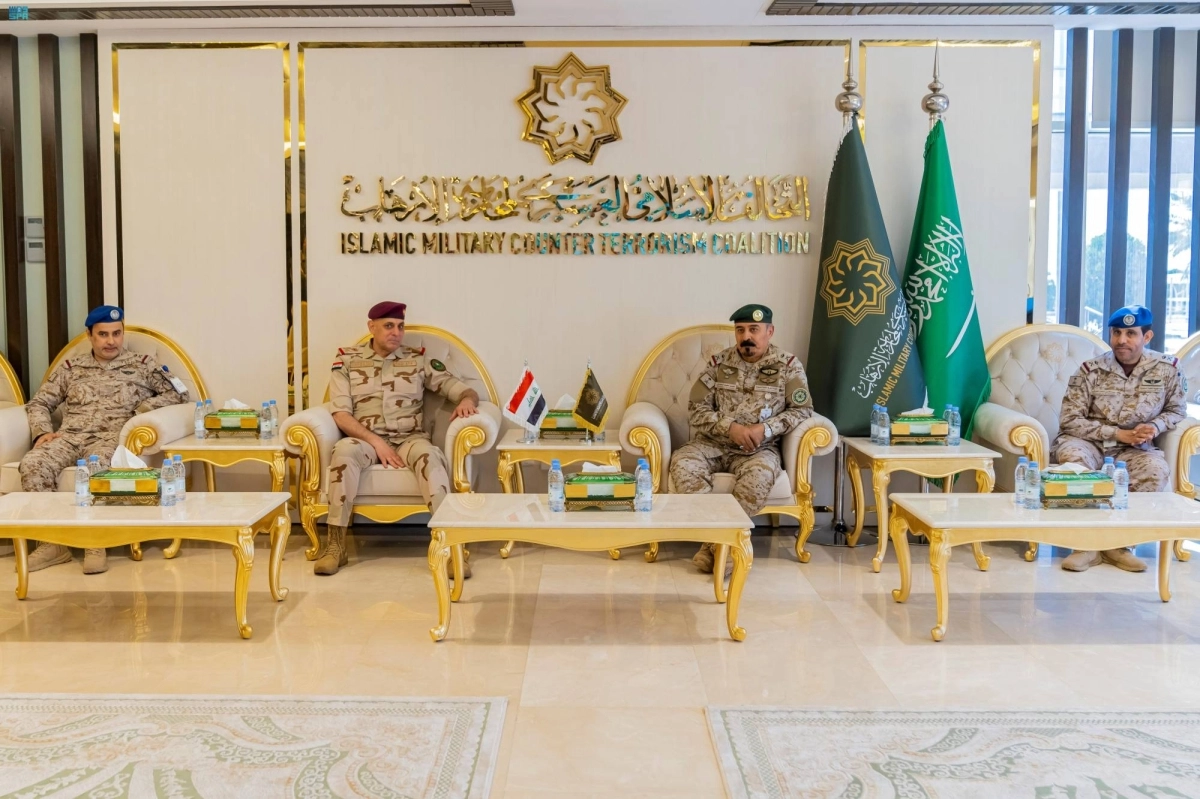  الأمين العام للتحالف خلال استقبال المسئول العراقي (مكة)