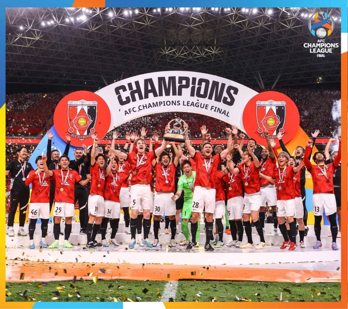 

فرحة لاعبي أوراوا بعد فوزهم على الهلال وتتويجهم بكأس دوري أبطال آسيا