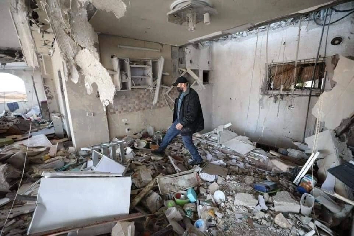 

آثار الدمار التي أحدثتها المجزرة