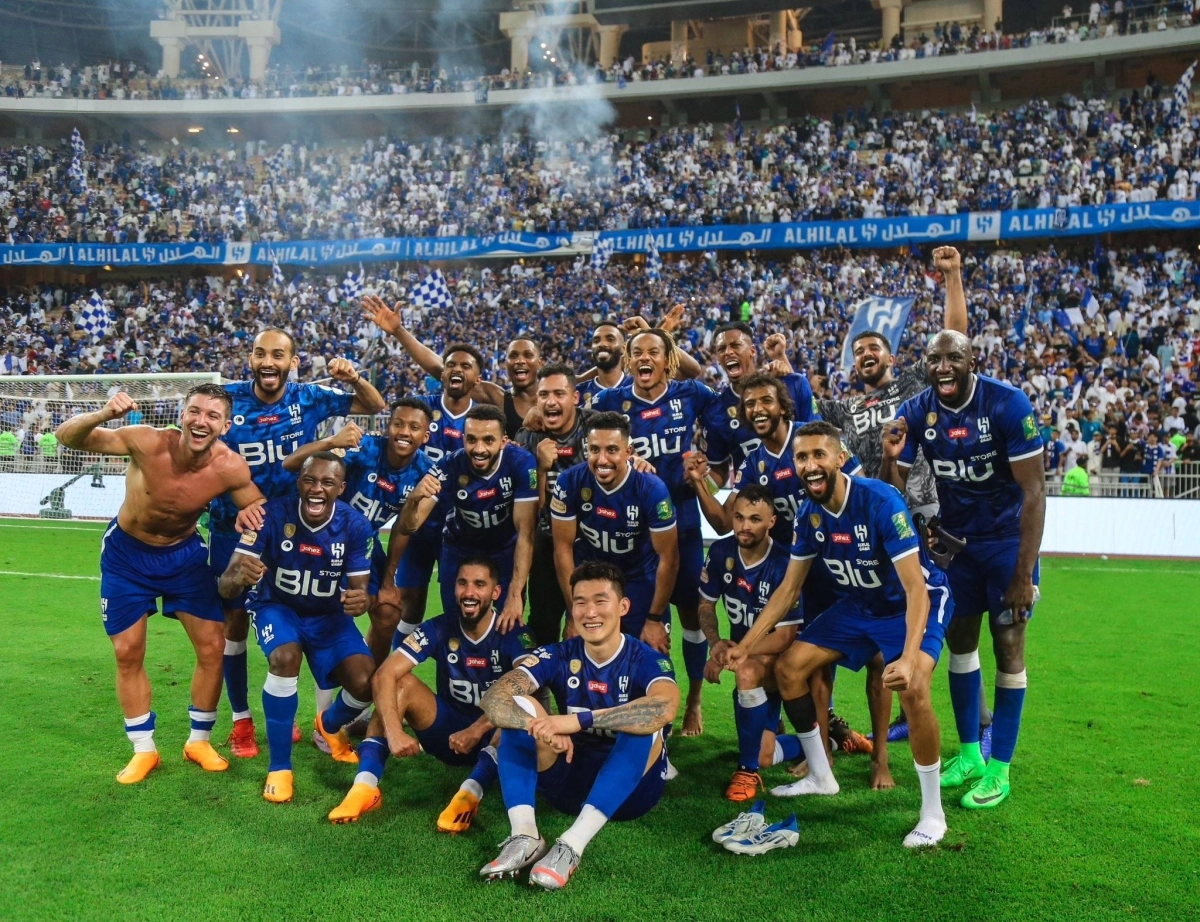 

فرحة الهلال بالتأهل للنهائي بعد الفوز على الاتحاد