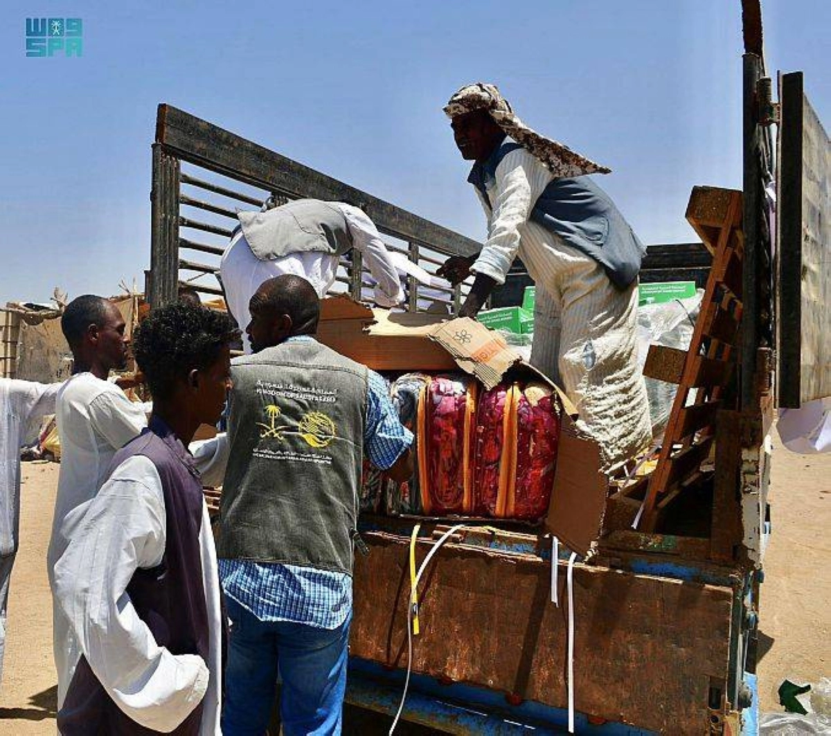 مساعدات ايوائية سعودية لاغاثة المحتاجين (واس)