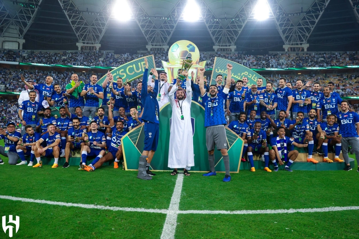 

تتويج الهلال بكأس الملك