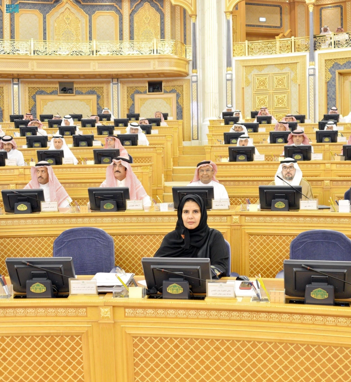 اعضاء المجلس خلال الجلسة (مكة)