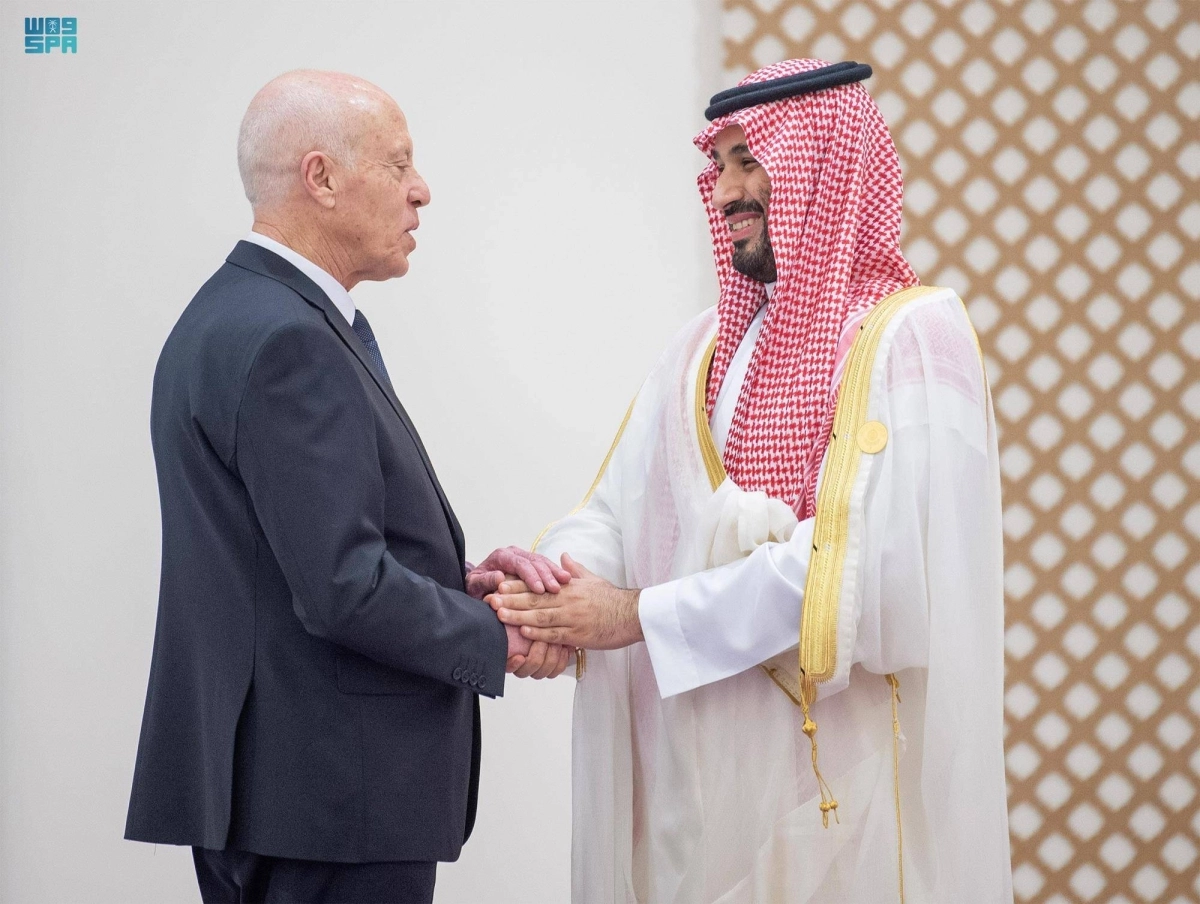 ويرحب بالرئيس التونسي