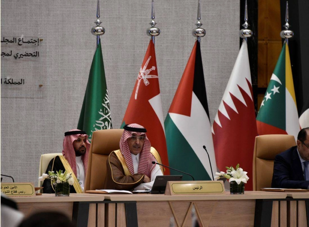 

الجدعان خلال ترؤسه اجتماعا تحضيريا على هامش القمة