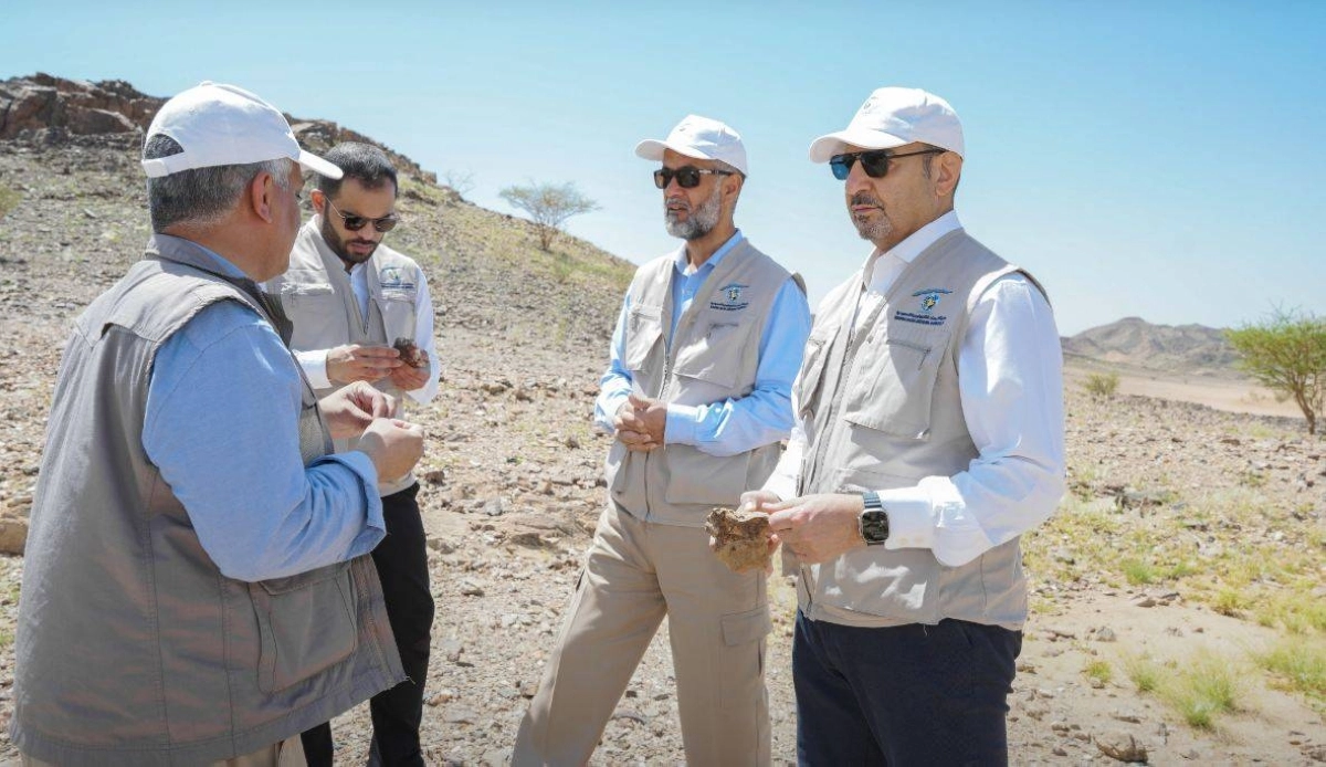 

المديفر خلال زيارة موقع محدد بمحافظة بيشة