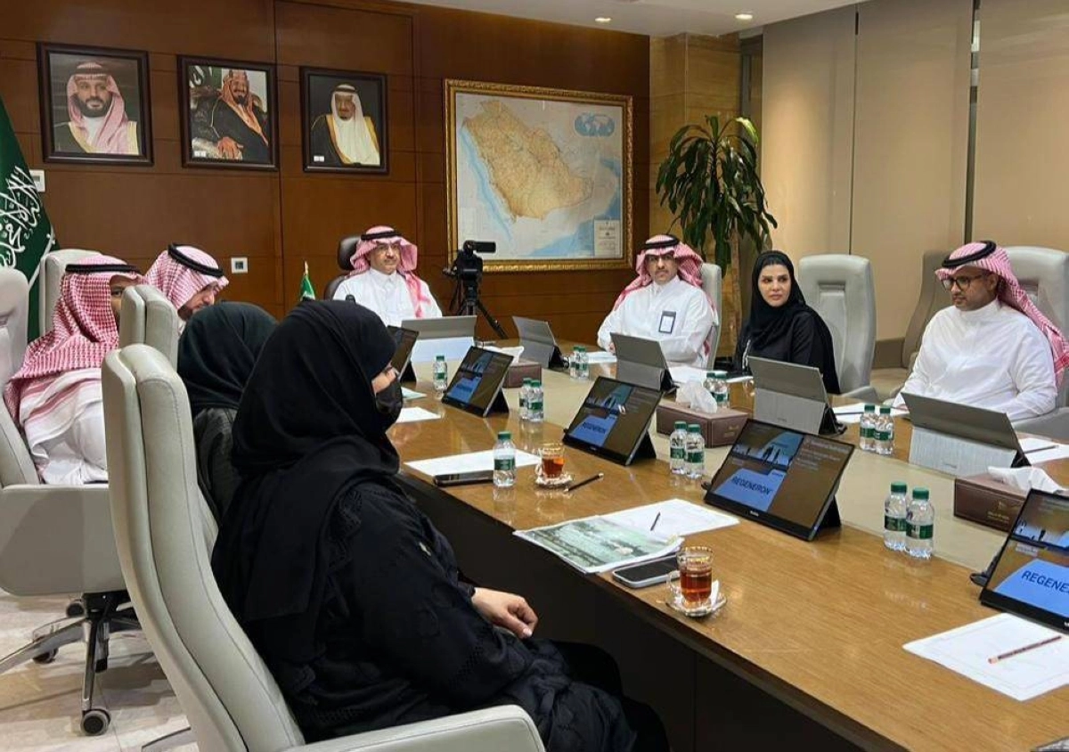 وزير التعليم خلال متابعة النتائج