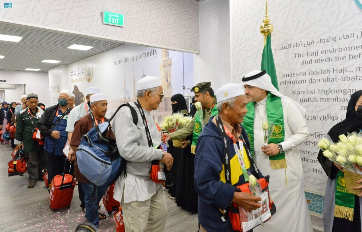 

استقبال ضيوف الرحمن بالورود                           (مكة)