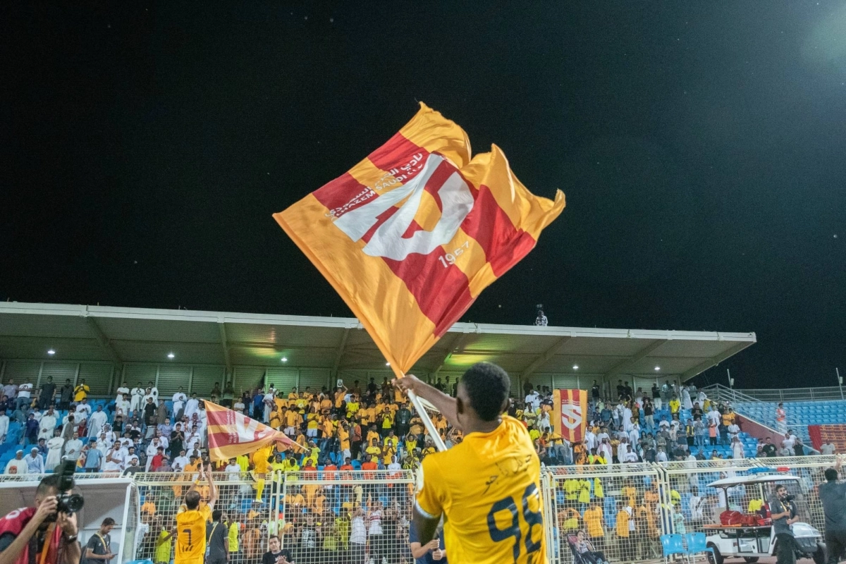 فرحة الحزم بالفوز على الساحل وإعلان صعوده رسميا