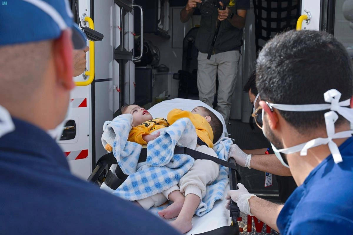 

نقل التوأم للمستشفى                    (مكة)