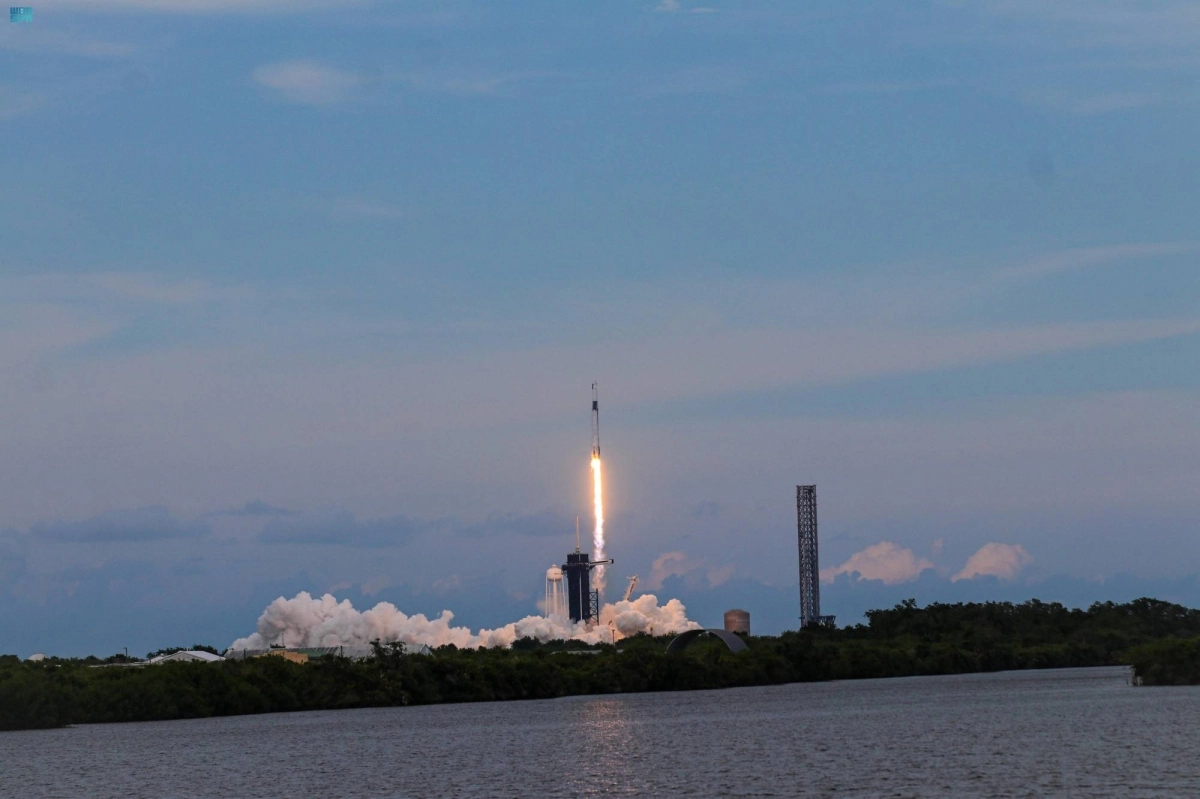 لحظة انطلاق المركبة الفضائية "دراجون2" (مكة)