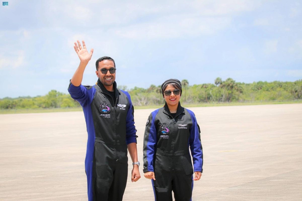 ريانة وعلي قبل انطلاق الرحلة (مكة)