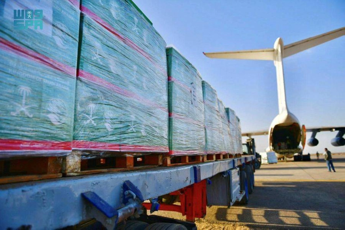 حمل المساعدات لإغاثة المتضررين